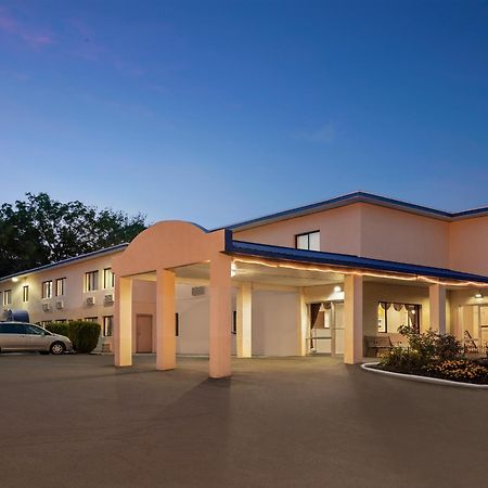 The Cayuga Inn At The Finger Lakes Обърн Екстериор снимка